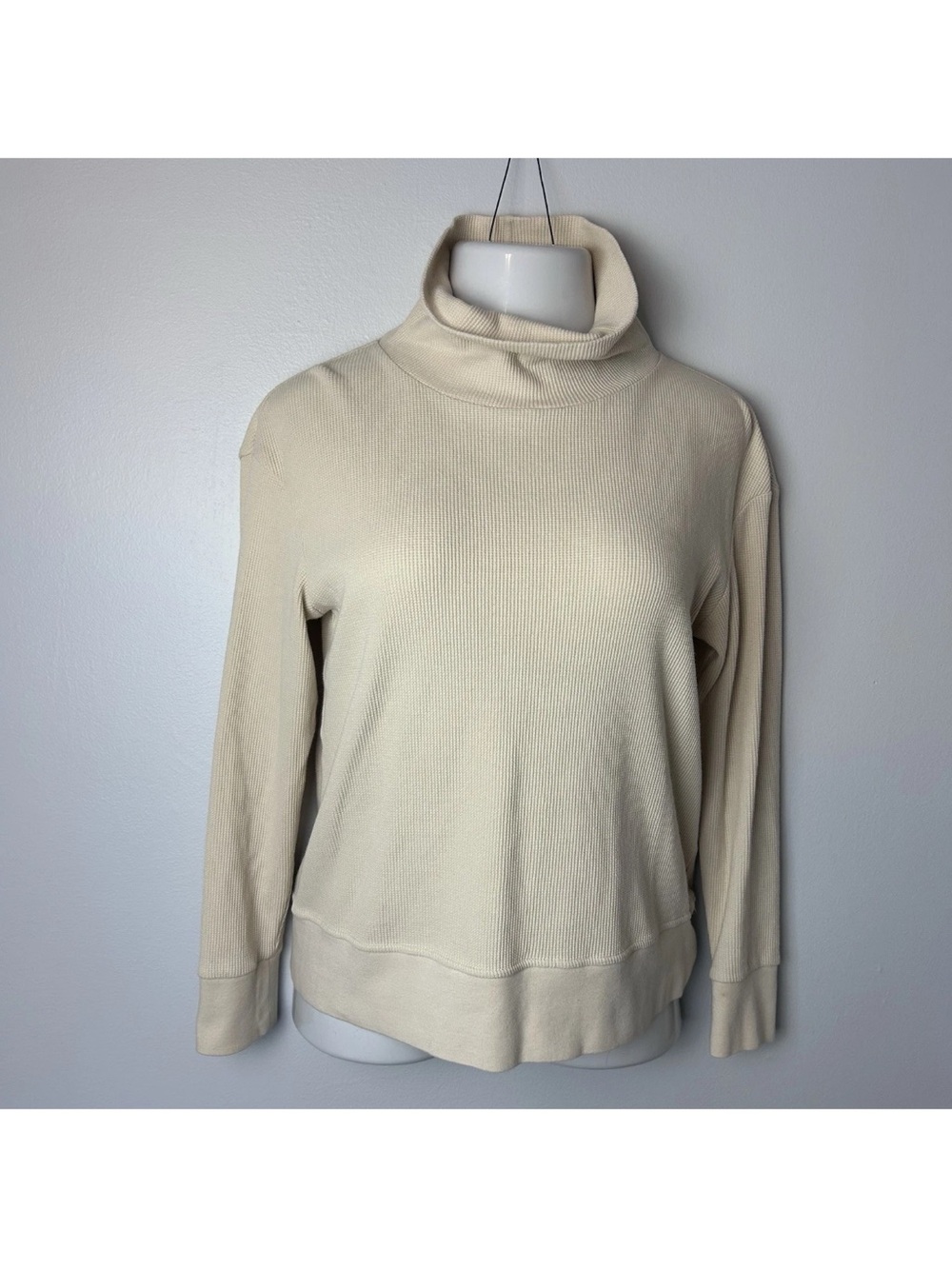 Patagonia W’s pullover Women's Small Ivory Waffle Henley Shirt cowl Neck